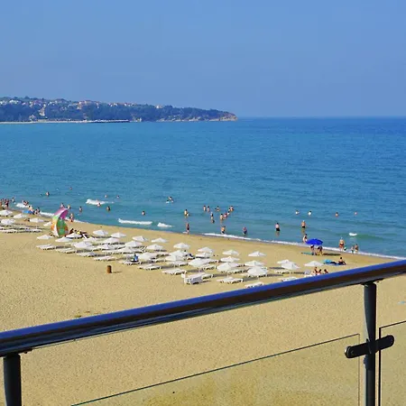 B - бийч B Apartament Obzor